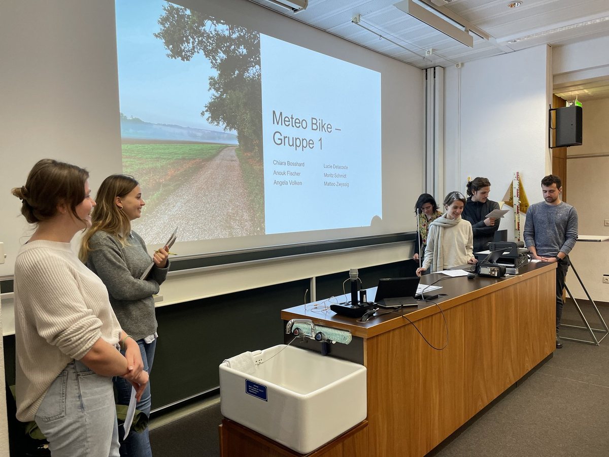 Students presenting their Meteo Bike field-measurement project